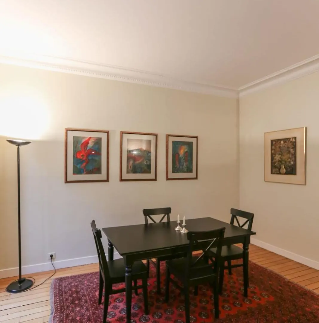 T2 Apartment On The Banks Of The Seine Paris